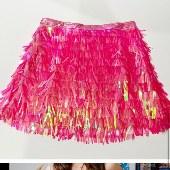 QUEEN OF SPARKLES rectangle sequin skirt in hot pink. NWT. Size S. Barbie colors - Picture 3 of 4